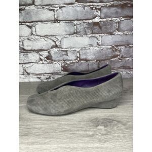 Vaneli Gray Suede Leather Perforated Slip On Wedge Shoes Women’s Sz 8.5W US/39EU